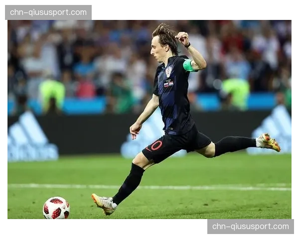 恩德里克17战13球创冬窗加盟新纪录，新生代球员冲击法甲格局